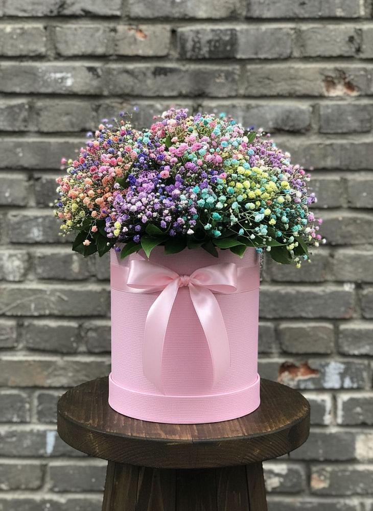 Цветочная композиция из Гипсофила и Розы в шляпной коробке в Шахунье