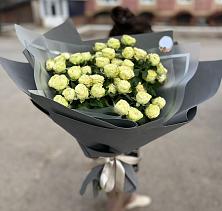 Букет Белые кустовые розы Солинеро в Шахунье