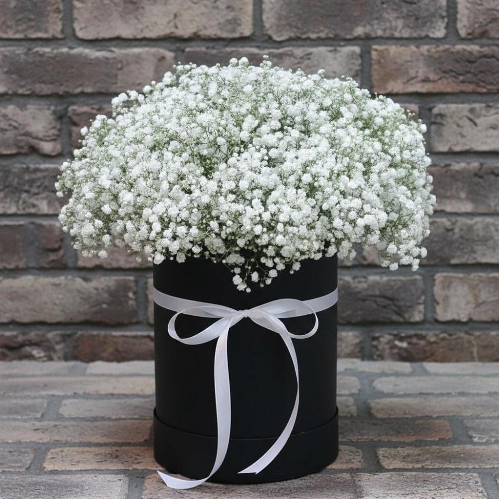 Цветочная композиция из Гипсофила в шляпной коробке в Шахунье