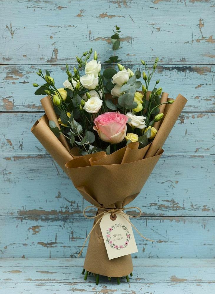 Букет цветов из: Розы и Лизиантусы в Шахунье