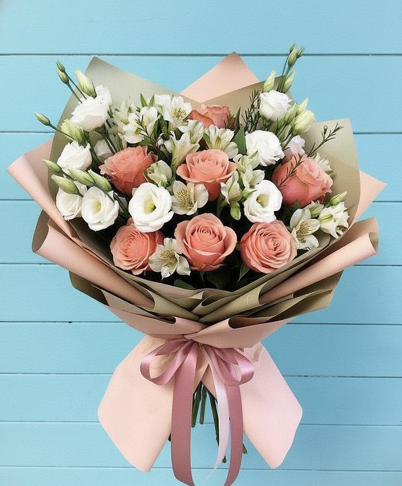 Букет цветов из: Розы, Альстромерии и Лизиантусы в Шахунье