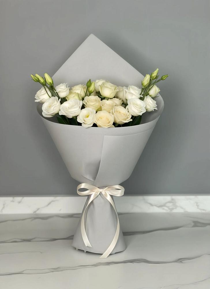 Букет цветов из: Розы и Лизиантусы в Шахунье