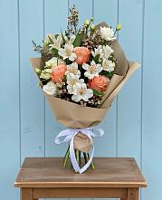 Букет цветов из:  Альстромерии, Лизиантусы, Розы и Хризантемы в Шахунье