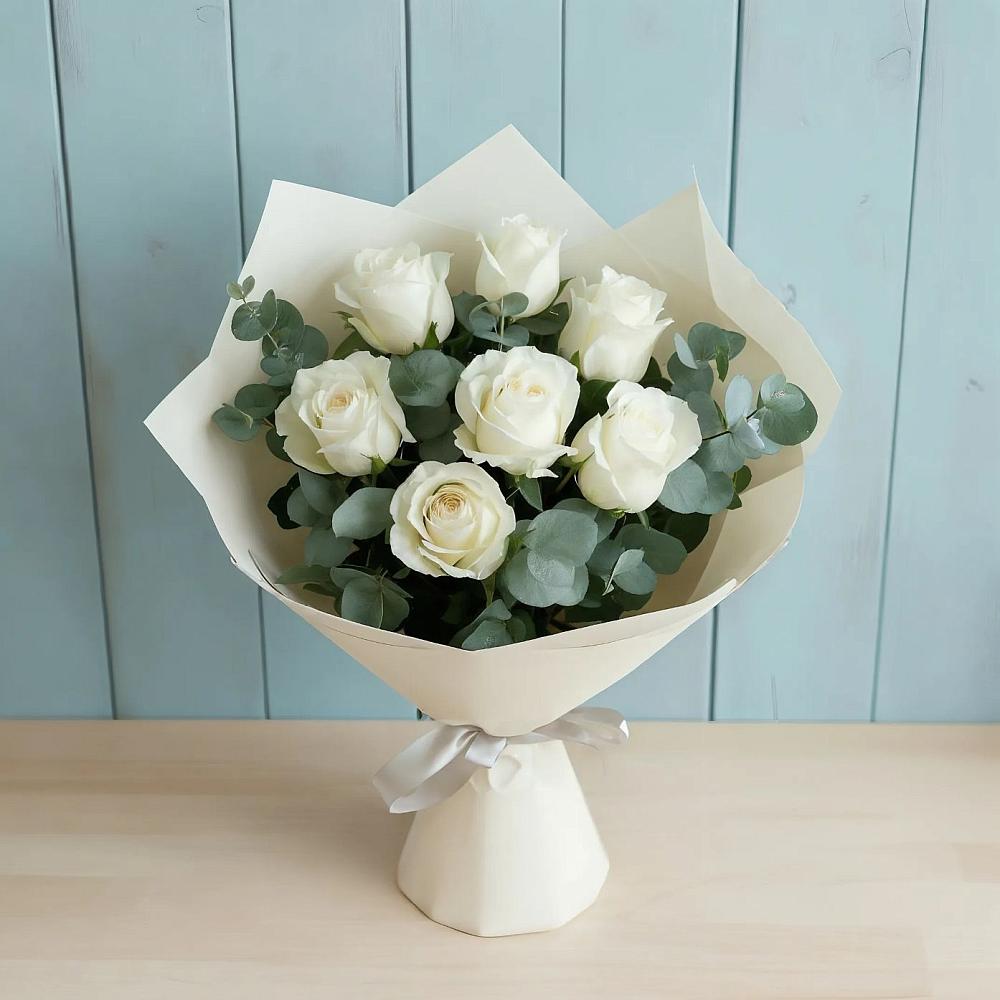 Букет Белые розы в Эвкалипте в Шахунье