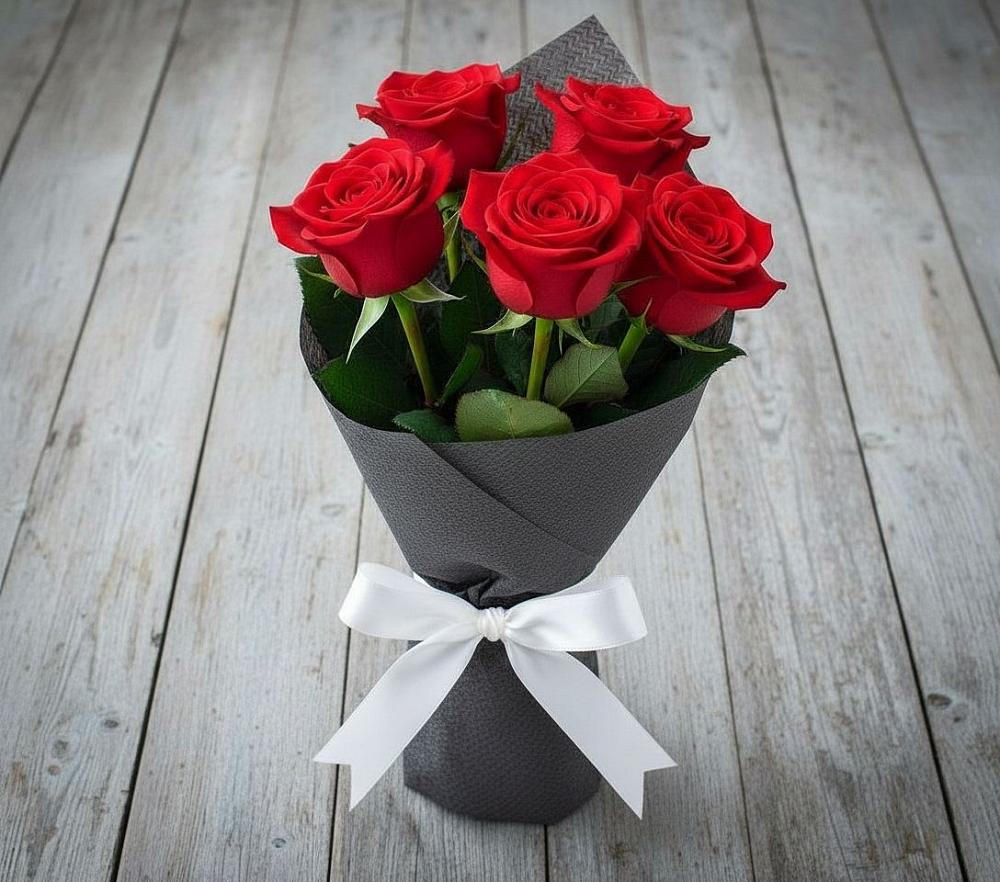 Букет 5 Красных роз Эдлесс Лав в Шахунье