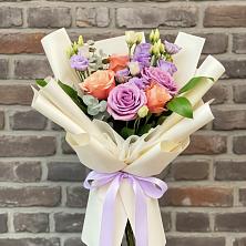 Букет цветов из:  Лизиантусы и Розы в Шахунье