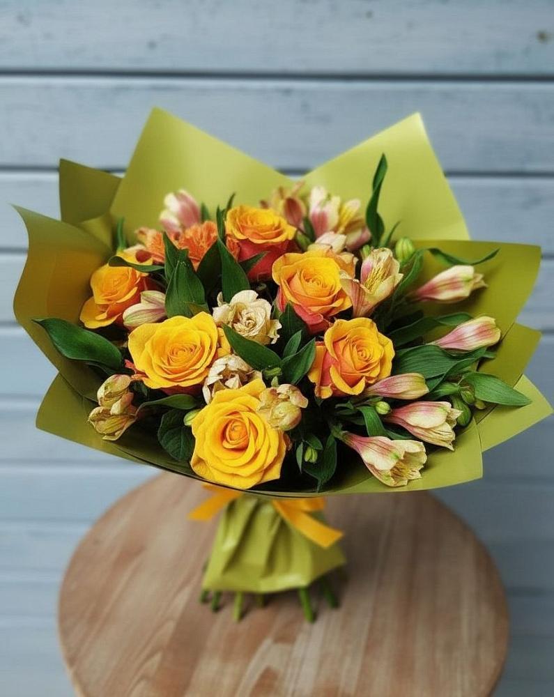 Букет цветов из: Альстромерии и Розы в Шахунье
