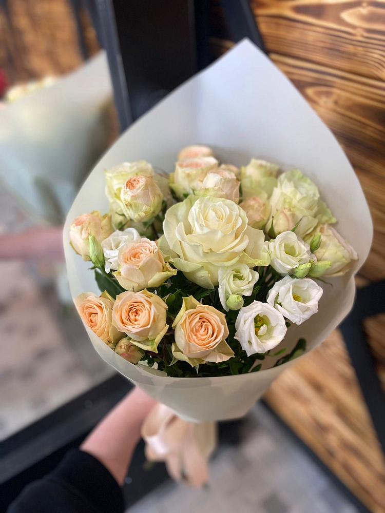 Букет цветов из: Розы и Лизиантусы в Шахунье